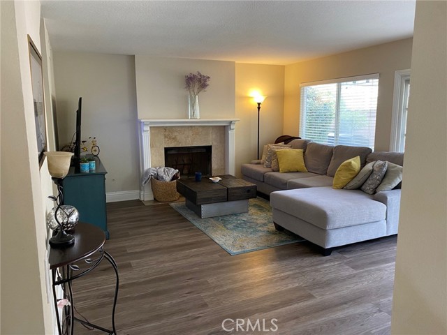 Detail Gallery Image 4 of 14 For 10 Trapani, Irvine,  CA 92614 - 3 Beds | 2/1 Baths