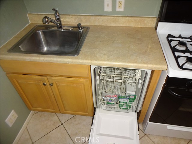 Detail Gallery Image 10 of 17 For 1220 Belmont Ave 3c,  Long Beach,  CA 90804 - 1 Beds | 1 Baths