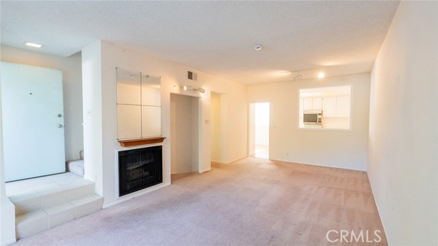 Detail Gallery Image 3 of 29 For 7311 Kester Ave #11,  Van Nuys,  CA 91405 - 2 Beds | 2/1 Baths