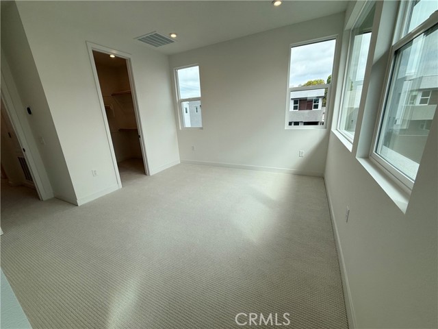693 S Lyon Street, Santa Ana CA: https://media.crmls.org/medias/884bd66a-e6c1-4160-9615-b2f3a22be637.jpg
