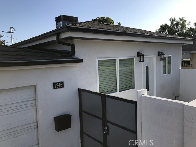 1246 N Lamer Street Burbank, California GREAT LOCATION IN BURBANK
NEW BUILT GUESTHOUSE (500 SQFT)
1 BED 1 BATH
CENTRAL AC/HEAT
STAINLESS APPLIANCES
WASHER DRYER IN UNIT
QUARTZ COUNTER TOPS
LOTS OF STREET PARKING AVAILABLE
WATER, SEWER, TRASH INCLUDED
ONE YEAR LEASE
WILL CONSIDER ONE SMALL PET WITH ADDITIONAL DEPOSIT