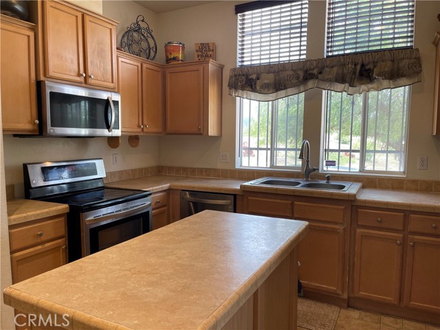 Detail Gallery Image 13 of 37 For 35125 Hobbiton Rd, Hemet,  CA 92544 - 4 Beds | 2 Baths