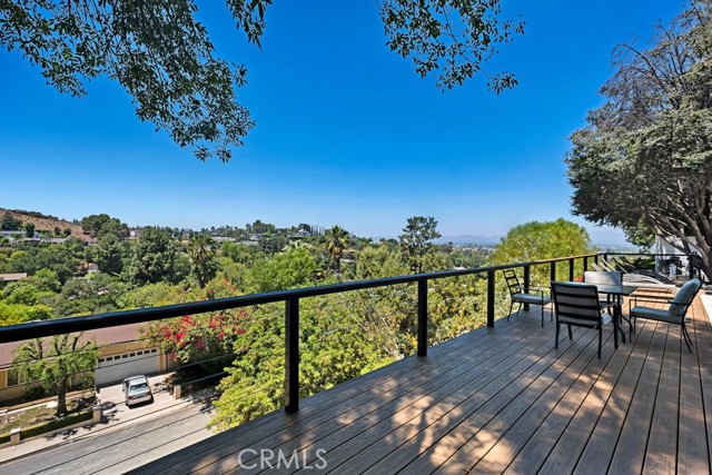 17072 Oak View Drive, Encino CA: https://media.crmls.org/medias/884c86ca-e65f-4327-8a2d-f88d8c1bcc3b.jpg