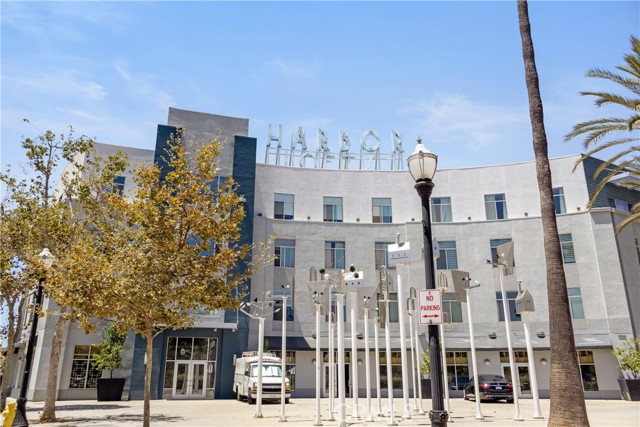 435 West Center Street Promenade, Anaheim CA: https://media.crmls.org/medias/884c90fa-da1a-4b59-aaf7-2930a9f2a393.jpg
