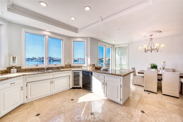 3372 Venture Drive, Huntington Beach CA: https://media.crmls.org/medias/884caff1-89dd-4035-bc66-6a68029cf314.jpg