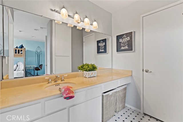 Secondary Full Bathroom with Storage