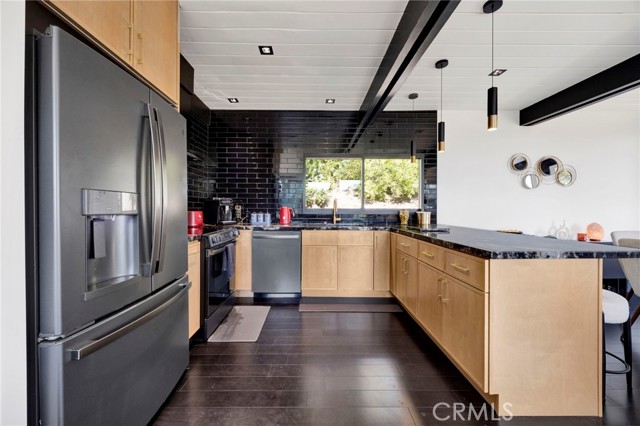 Detail Gallery Image 5 of 44 For 4009 Weslin Ave, Sherman Oaks,  CA 91423 - 3 Beds | 3 Baths