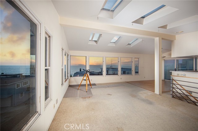 221 33rd Street, Manhattan Beach, California 90266, 3 Bedrooms Bedrooms, ,2 BathroomsBathrooms,Residential,Sold,33rd,NP21229064