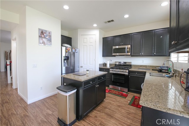 Detail Gallery Image 14 of 47 For 3919 Obsidian Rd, San Bernardino,  CA 92407 - 4 Beds | 2/1 Baths