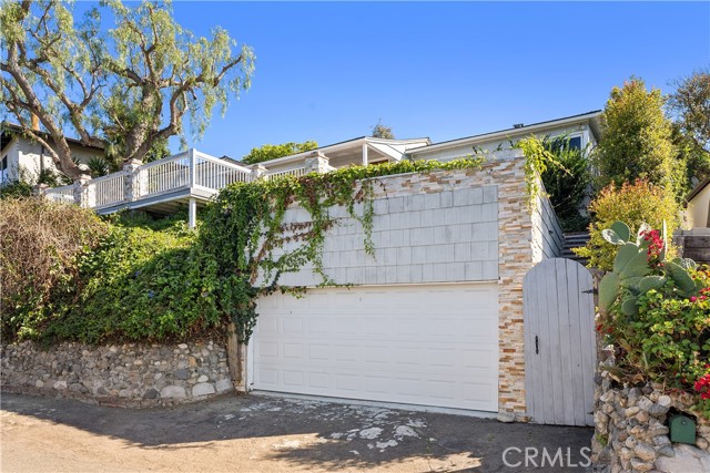 Detail Gallery Image 3 of 23 For 966 Coast View Dr, Laguna Beach,  CA 92651 - 3 Beds | 2 Baths