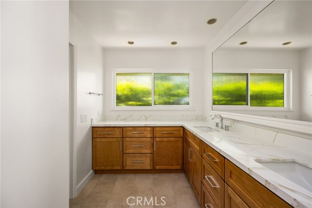 2815 Blue Water Drive, Corona del Mar CA: https://media.crmls.org/medias/884f2f78-de36-4ac7-bfb3-d3c10dbe22b4.jpg