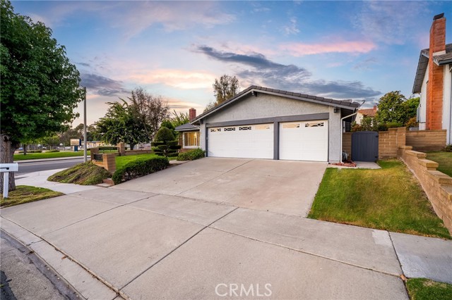 21802 Bass Lake Circle, Lake Forest CA: https://media.crmls.org/medias/884f3515-53b1-4dd7-9a65-2f585886c75b.jpg
