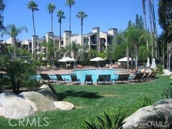 21450 Burbank Boulevard, Woodland Hills CA: https://media.crmls.org/medias/8850b017-5f30-410a-9ad2-5cffaa05f2eb.jpg
