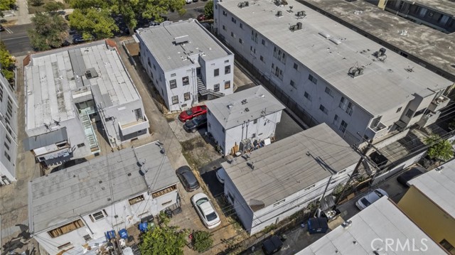525 N Kenmore Avenue, Los Angeles CA: https://media.crmls.org/medias/8850dc5c-c2b3-46ea-8967-b4828c9bef0f.jpg