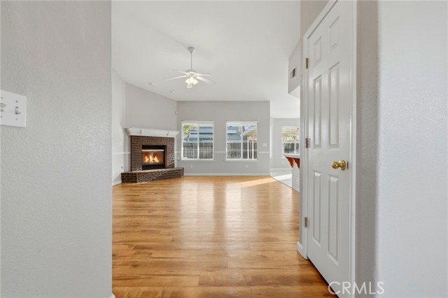 Detail Gallery Image 14 of 57 For 1095 W Saffron, Hanford,  CA 93230 - 4 Beds | 2 Baths