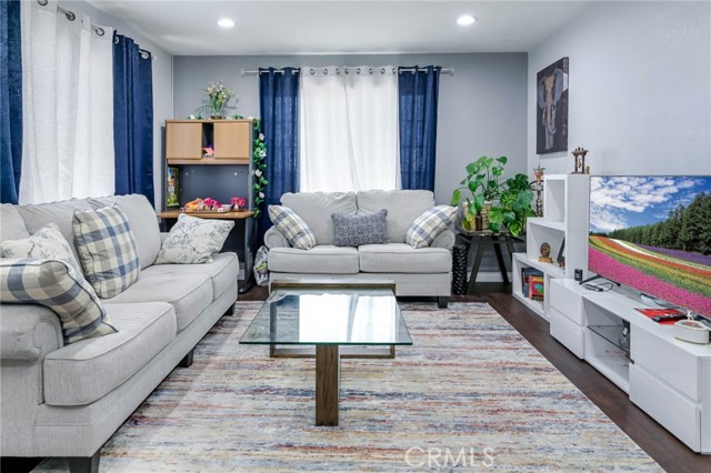 10926 Corby Avenue, Norwalk CA: https://media.crmls.org/medias/885102ad-ea2c-425e-ac53-5ca8d413babb.jpg