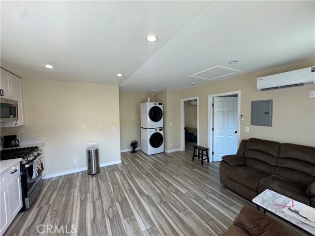 Detail Gallery Image 4 of 9 For 4850 N Vincent, Covina,  CA 91722 - 3 Beds | 2 Baths