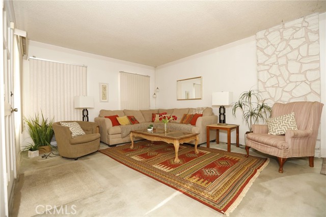 13006 Jefferson Avenue, Hawthorne CA: https://media.crmls.org/medias/885111cb-b96d-4140-ba44-b58130b8c2f7.jpg