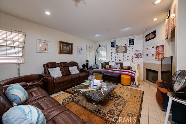 Detail Gallery Image 6 of 26 For 14923 Colby Pl, Fontana,  CA 92337 - 4 Beds | 2/1 Baths