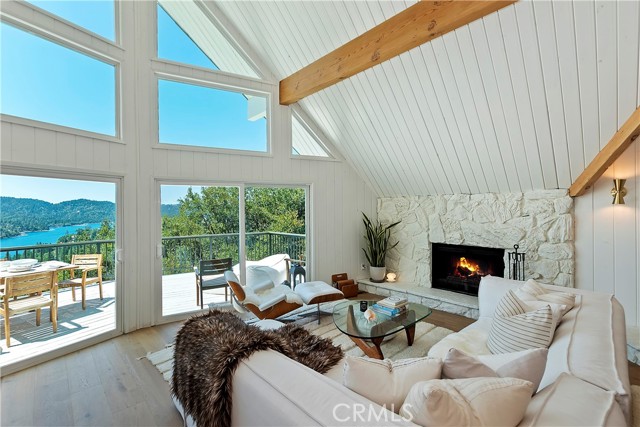 Detail Gallery Image 8 of 61 For 1358 Yellowstone Dr, Lake Arrowhead,  CA 92352 - 4 Beds | 3 Baths