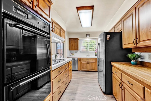 1309 N Linwood Avenue, Santa Ana CA: https://media.crmls.org/medias/8853a394-08a9-4ec8-a1f7-e9e83db00171.jpg