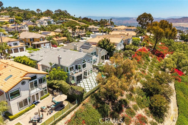14 Glastonbury Place, Laguna Niguel CA: https://media.crmls.org/medias/88540dc2-a8ed-4a5b-af71-f9b895d0391c.jpg
