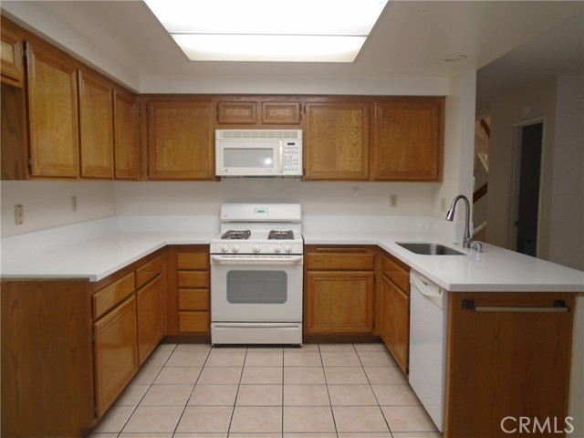 Detail Gallery Image 3 of 33 For 19 Goldstar, Pomona,  CA 91766 - 3 Beds | 2/1 Baths