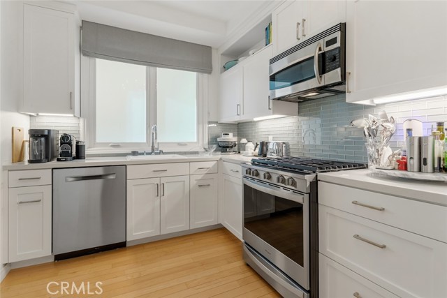 11952 Montana Ave, #203 photo 14