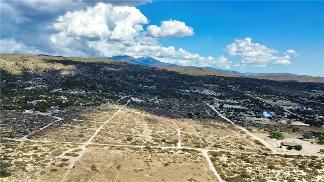 41735 El Campo Rd, Anza CA: https://media.crmls.org/medias/88560771-056d-4dd2-8990-aa104851e6ff.jpg