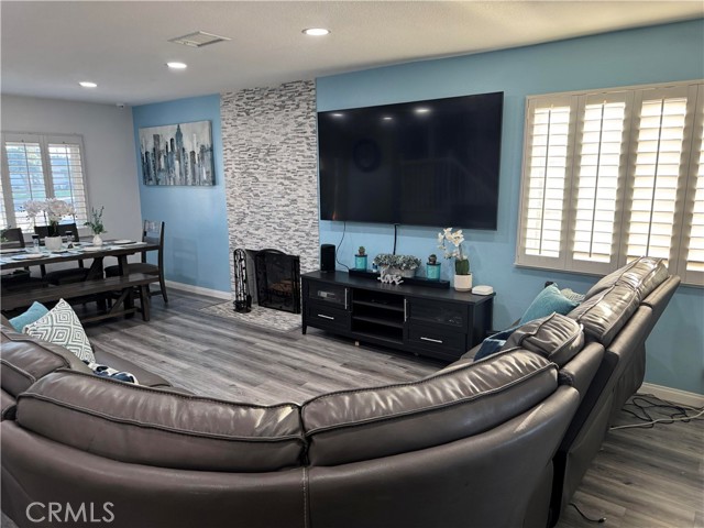 Detail Gallery Image 4 of 20 For 6103 Michelson St, Lakewood,  CA 90713 - 6 Beds | 4 Baths