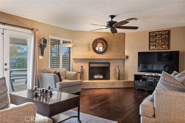 Detail Gallery Image 6 of 47 For 6001 Meadow Glen, Bakersfield,  CA 93306 - 3 Beds | 2 Baths