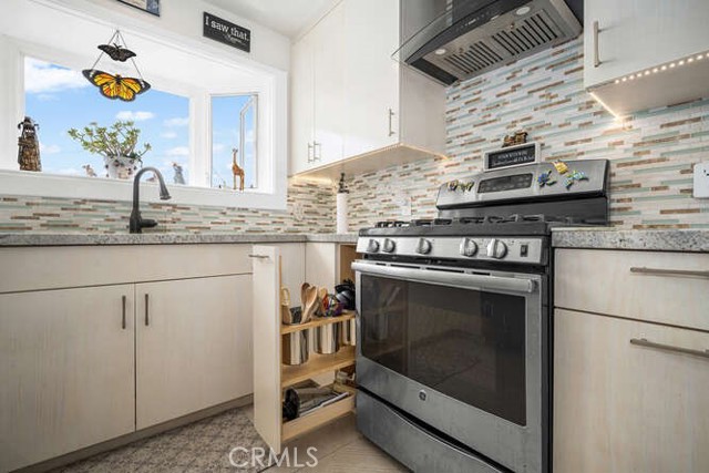 815 Marvista S Avenue, Seal Beach CA: https://media.crmls.org/medias/8858ea3c-e0b5-42c5-832b-15788a931cdb.jpg