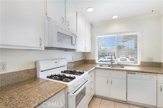 Detail Gallery Image 10 of 17 For 4710 via Loma Linda, Yorba Linda,  CA 92886 - 3 Beds | 2 Baths