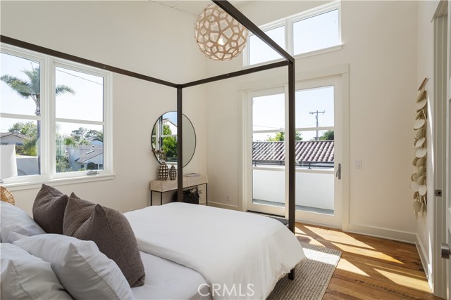 2217 Laurel Place, Newport Beach CA: https://media.crmls.org/medias/8859ab6c-a086-4e6b-89e8-7afd4fc13439.jpg
