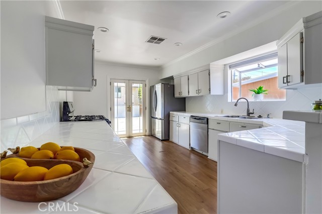 Detail Gallery Image 23 of 39 For 12506 Emelita St, Valley Village,  CA 91607 - 2 Beds | 2 Baths