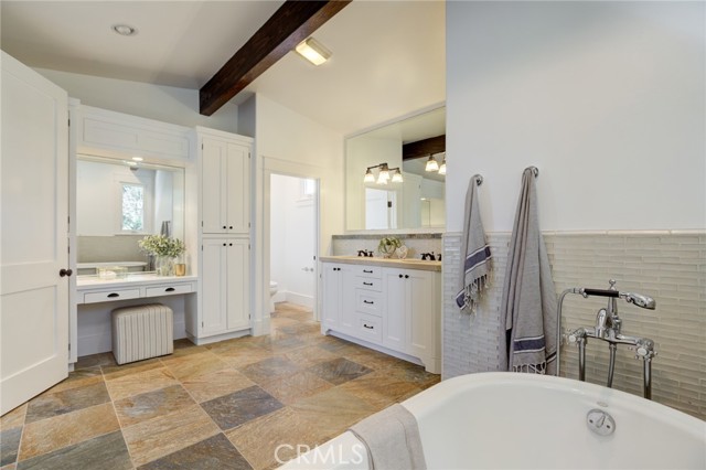 647 15th Street, Manhattan Beach, California 90266, 5 Bedrooms Bedrooms, ,4 BathroomsBathrooms,Residential,Sold,15th,SB21178358