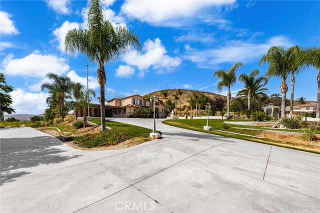 Detail Gallery Image 4 of 71 For 18936 Summerleaf Ln, Riverside,  CA 92504 - 4 Beds | 3/1 Baths