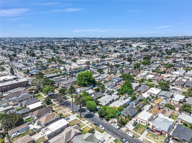 5725 5th Avenue, Los Angeles CA: https://media.crmls.org/medias/885b3cb9-01f3-423f-bc38-d98b9817bd9d.jpg