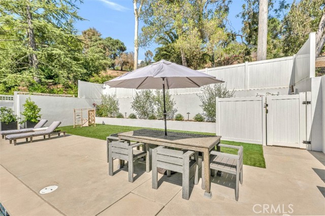 2712 N Beverly Glen Boulevard, Los Angeles CA: https://media.crmls.org/medias/885b671e-be23-4765-878f-d3fb7446b63b.jpg
