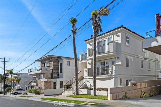 711 1st Place, Hermosa Beach, California 90254, 4 Bedrooms Bedrooms, ,2 BathroomsBathrooms,Residential,For Sale,1st Place,SB25032883