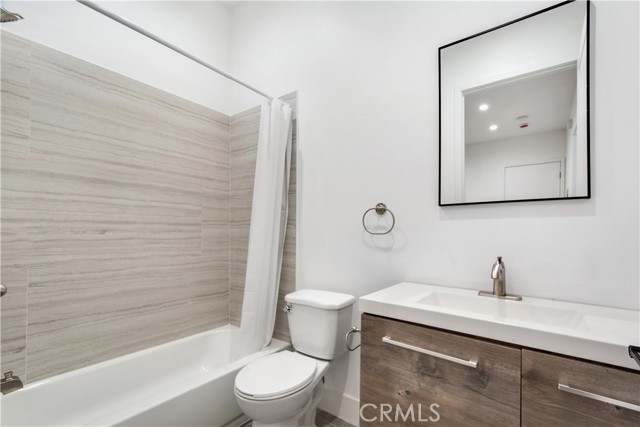Detail Gallery Image 18 of 33 For 5512 Long Beach Bld, Long Beach,  CA 90805 - – Beds | – Baths