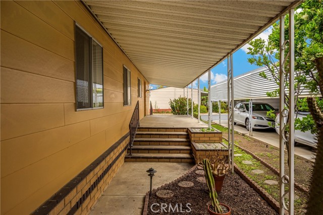 2240 Lake Glen Dr, La Habra CA: https://media.crmls.org/medias/885d79bf-e614-4111-b986-1408e4aeb7fc.jpg