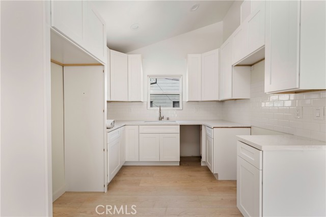1003 Seal Way, Seal Beach CA: https://media.crmls.org/medias/885d8507-fc72-44ec-b8d7-d02bcbebec63.jpg