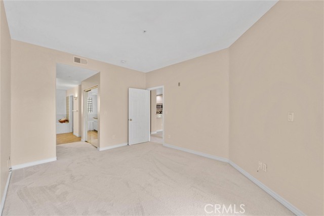 Image 17 of 40 For 2233 Martin  302