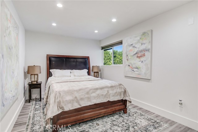 20200 Clark Street, Woodland Hills CA: https://media.crmls.org/medias/885f7757-aa99-4fb7-84f9-64b0616c02a2.jpg
