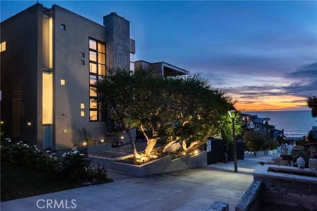 220 16th Street, Manhattan Beach, California 90266, 5 Bedrooms Bedrooms, ,4 BathroomsBathrooms,Residential,Sold,16th,SB20060055