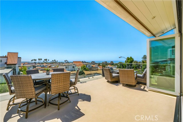 717 Calle Perlino, San Clemente CA: https://media.crmls.org/medias/885fd242-ee60-499b-b6c8-e5144e3c54d7.jpg