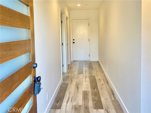 Detail Gallery Image 33 of 39 For 7327 Kester Ave #6,  Van Nuys,  CA 91405 - 4 Beds | 3/1 Baths