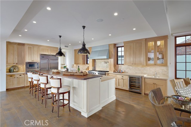235 Poppy Avenue, Corona del Mar CA: https://media.crmls.org/medias/88609918-9088-451d-9b09-a1111d5712a0.jpg