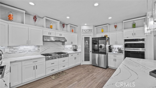 Detail Gallery Image 17 of 39 For 12995 Kite Ct, Corona,  CA 92880 - 5 Beds | 3/1 Baths